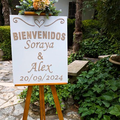 Cartel de bienvenidos a la boda