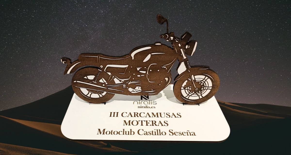 En este momento estás viendo 🏍️ Moto de madera personalizada para la concentración motera de Seseña